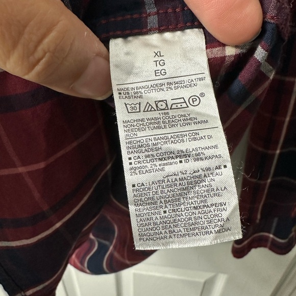 Old Navy Men’s Plaid Regular Fit Built-In Flex Everyday Shirt - Picture 6 of 6